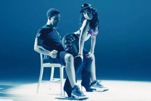 Drake can look, but he can't  touch during Nikki's lap dance